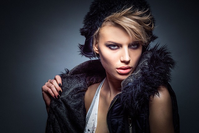 modelka ve vestě